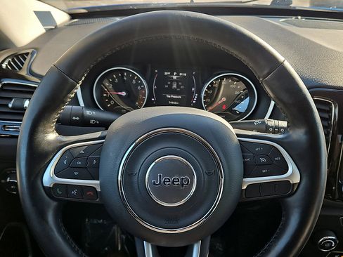 Used 2018 Jeep Compass Latitude image 19