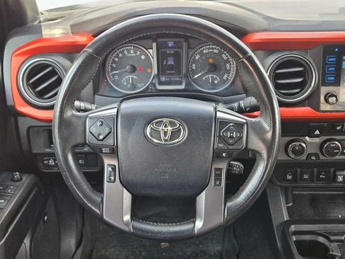 Used 2019 Toyota Tacoma TRD Off-Road AWD/4WD image 18
