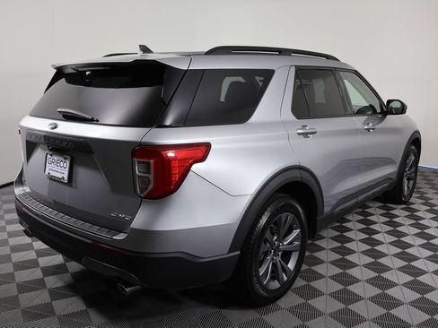 Used 2021 Ford Explorer XLT w/ Equipment Group 202A AWD/4WD image 8