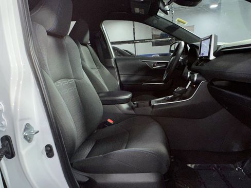 Used 2024 Toyota RAV4 SE image 35