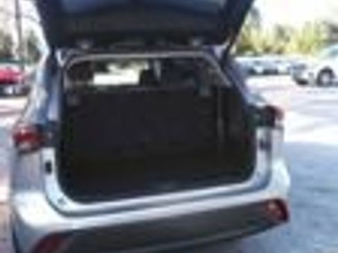 Used 2023 Toyota Highlander LE image 30