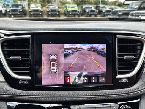 New 2026 Chrysler Pacifica Pinnacle image 19