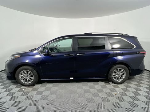 Used 2024 Toyota Sienna XLE image 6