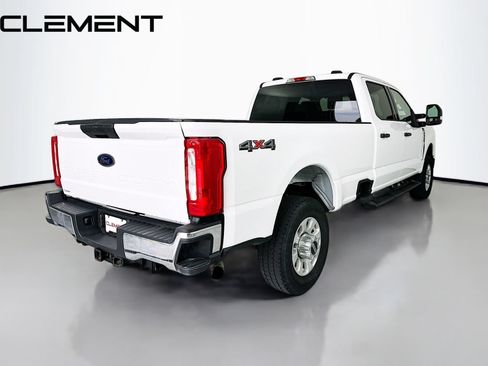 Used 2024 Ford F350 XLT AWD/4WD image 7