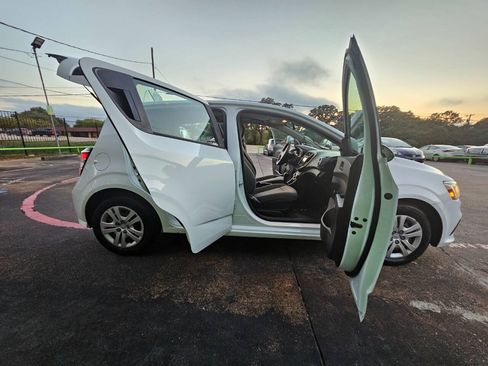 Used 2017 Chevrolet Sonic LT FWD image 39