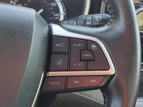 Used 2022 Toyota Highlander XLE image 19