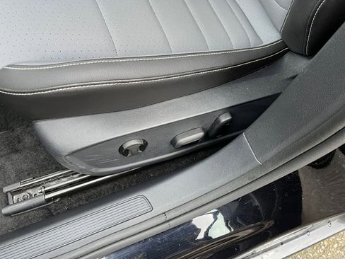 Used 2025 Volkswagen Jetta SE image 23