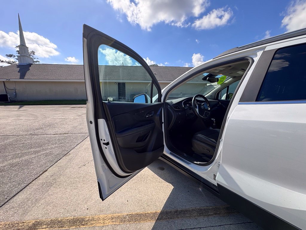Used 2020 Buick Encore Preferred FWD image 9
