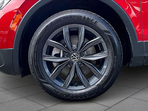 Certified 2023 Volkswagen Tiguan SE w/ Panoramic Sunroof Package image 11