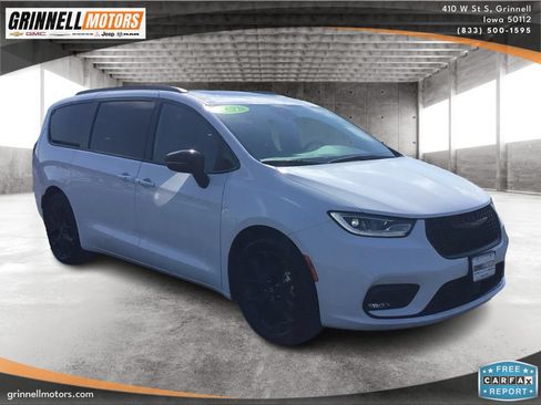 Used 2026 Chrysler Pacifica Limited w/ S Appearance Package FWD image 3