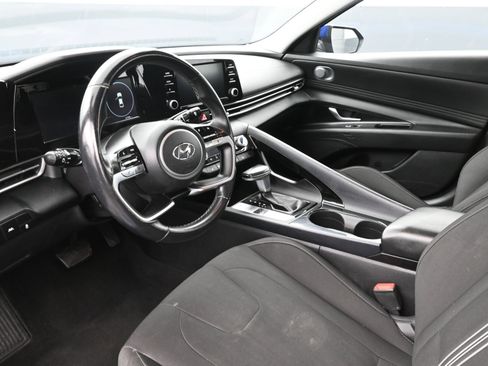 Used 2022 Hyundai Elantra SEL w/ Convenience Package image 10