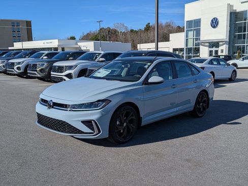 New 2026 Volkswagen Jetta SE image 7