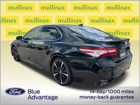 Used 2020 Toyota Camry XSE FWD image 3