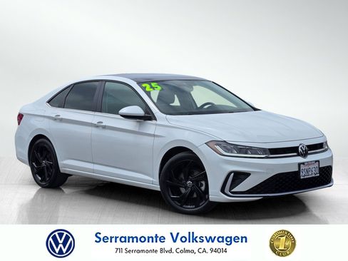 Used 2025 Volkswagen Jetta SE w/ Sunroof Package FWD image 1