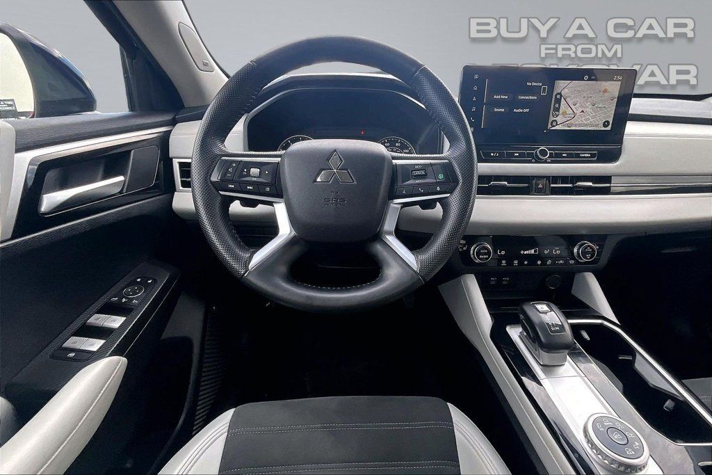 Used 2025 Mitsubishi Outlander SE AWD/4WD image 5
