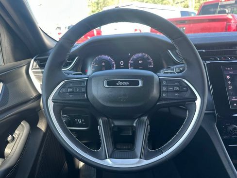 Used 2024 Jeep Grand Cherokee Altitude AWD/4WD image 21