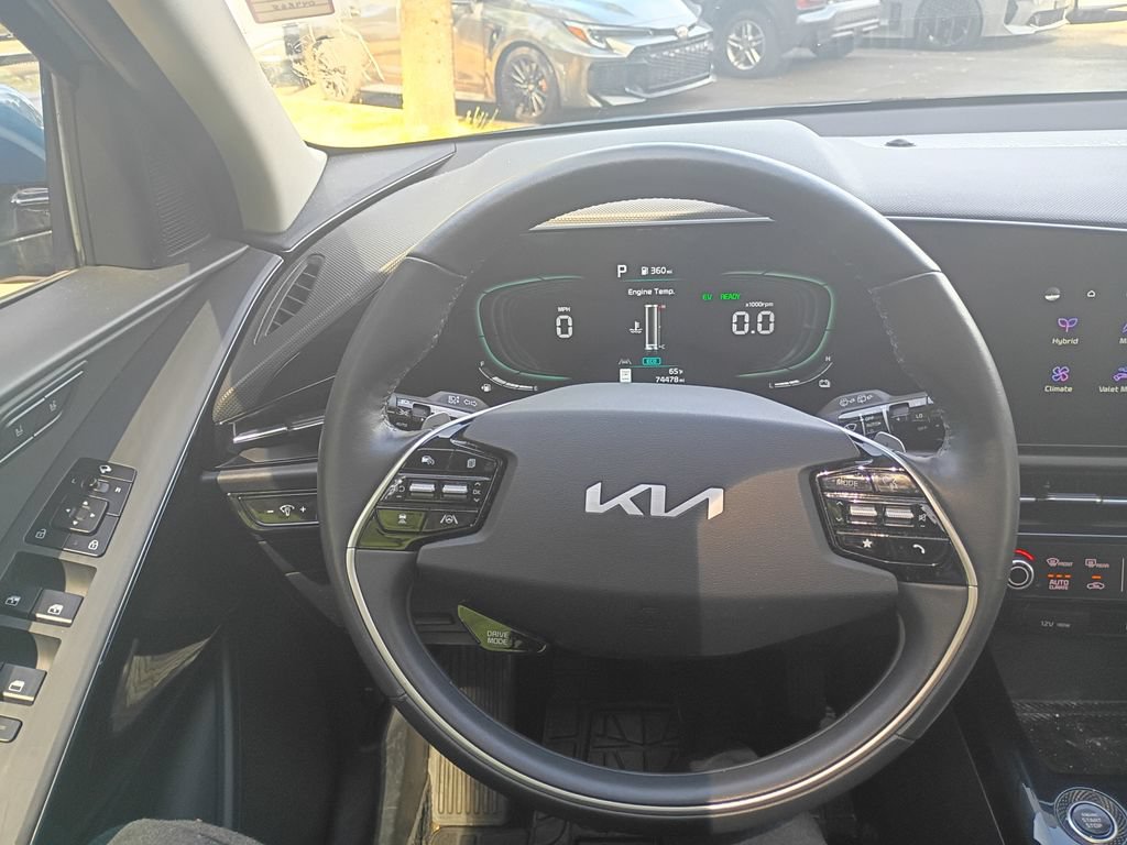 Used 2023 Kia Niro FWD image 23