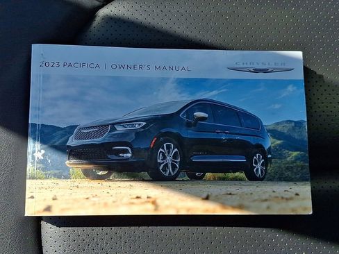 Used 2023 Chrysler Pacifica Touring-L FWD image 31