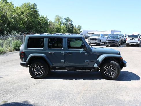 Used 2026 Jeep Wrangler Unlimited Sahara w/ Safety Group AWD/4WD image 6