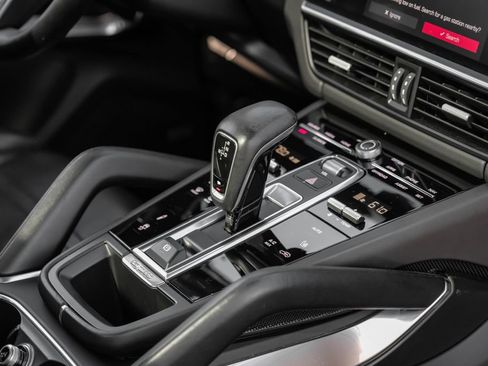 Used 2020 Porsche Cayenne Turbo image 24