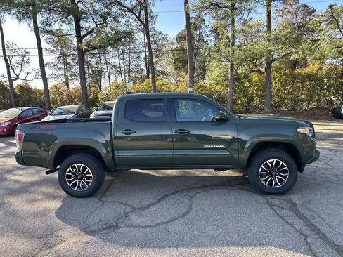 Used 2022 Toyota Tacoma TRD Sport w/ Technology Package image 2