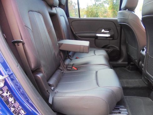 Used 2020 Mercedes-Benz GLB 250 4MATIC w/ Premium Package image 13