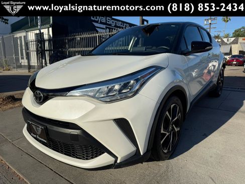 Used 2020 Toyota C-HR XLE FWD image 3