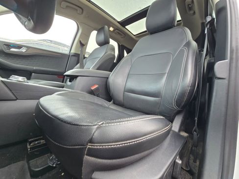 Used 2020 Ford Escape Titanium image 17