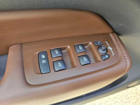 Used 2023 Volvo XC60 T8 Plus image 25