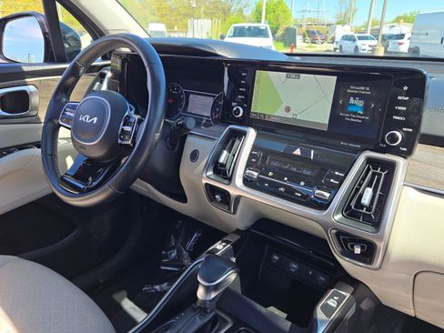 Used 2022 Kia Sorento EX w/ Panoramic Sunroof Package FWD image 8
