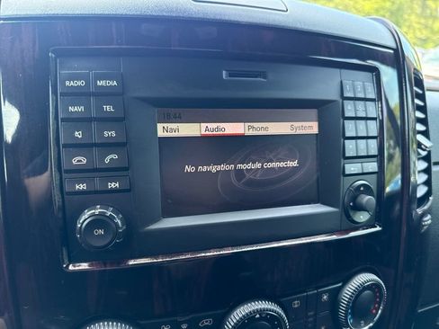 Used 2018 Mercedes-Benz Sprinter 2500 image 25