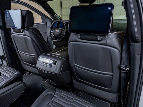 Used 2024 Cadillac Escalade Sport Platinum w/ LPO, ONYX Package AWD/4WD image 31