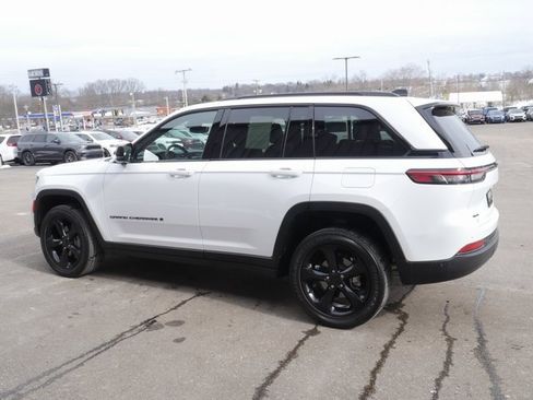 Used 2023 Jeep Grand Cherokee Altitude image 10