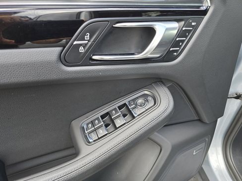 Certified 2024 Porsche Macan image 44