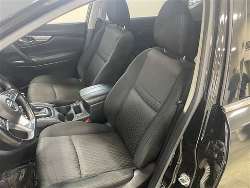 Used 2019 Nissan Rogue SV image 17