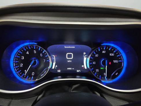Used 2024 Chrysler Pacifica Touring-L FWD image 20