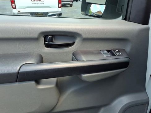 Used 2018 Nissan NV 3500 S RWD image 8