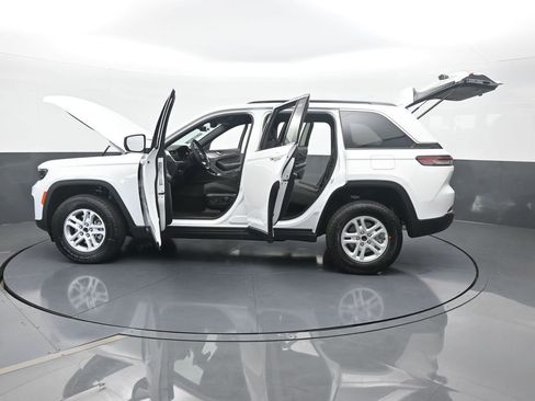 Used 2025 Jeep Grand Cherokee Laredo image 43