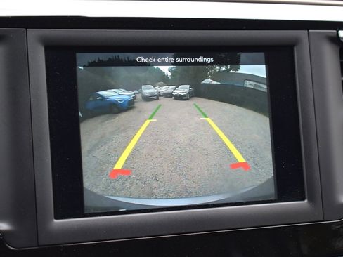 Used 2018 Chrysler Pacifica Touring-L FWD image 20