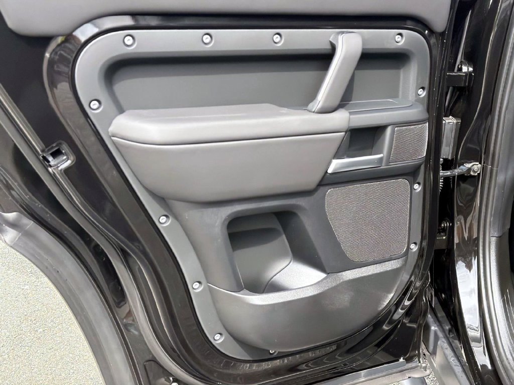 New 2026 Land Rover Defender 110 X-Dynamic SE AWD/4WD image 11