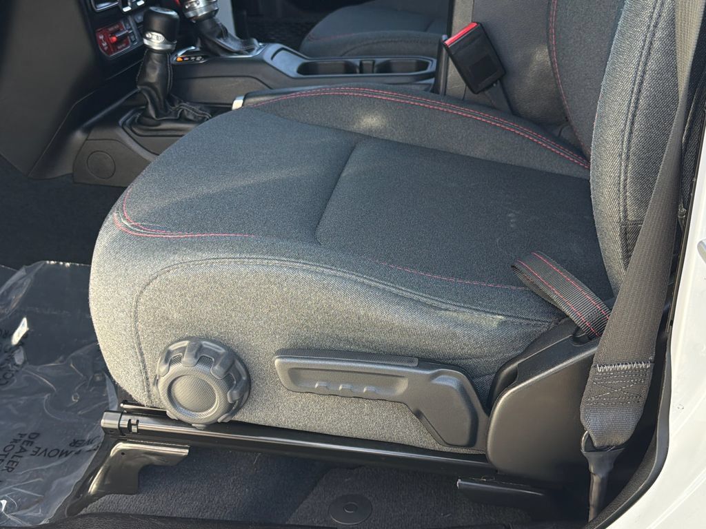 Used 2025 Jeep Wrangler Unlimited Rubicon AWD/4WD image 15