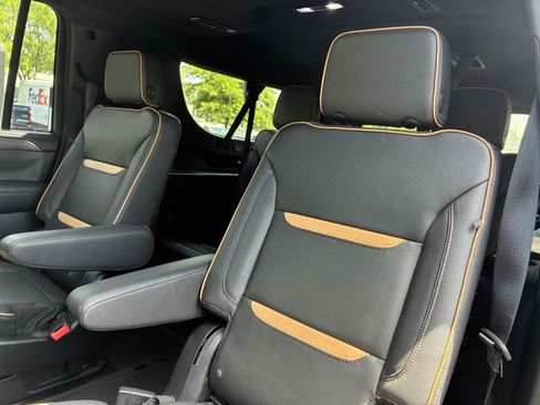 Used 2023 GMC Yukon XL AT4 w/ AT4 Premium Plus Package AWD/4WD image 14