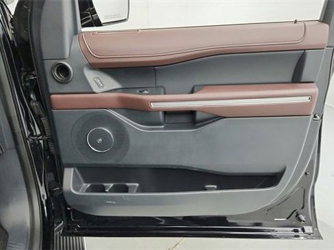 Used 2022 Ford Expedition Limited image 23