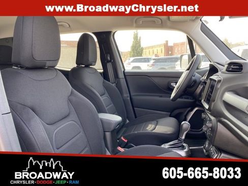 Used 2022 Jeep Renegade Latitude image 7