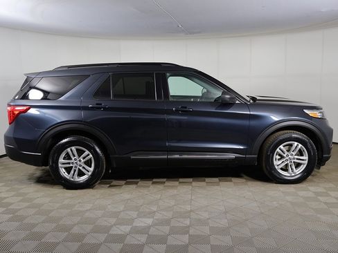 Used 2022 Ford Explorer XLT image 12