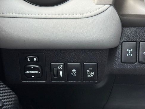 Used 2015 Toyota RAV4 Limited w/ Technology Package AWD/4WD image 29