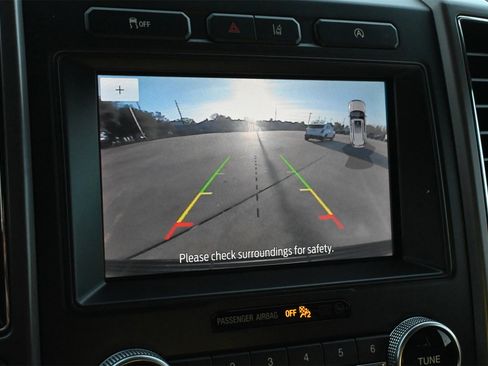 Used 2021 Ford Expedition XLT image 13