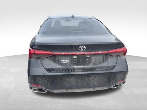 Used 2022 Toyota Avalon XLE w/ Moonroof Package image 15