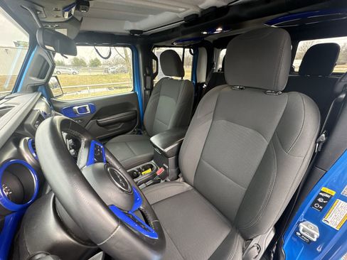 Used 2021 Jeep Gladiator Sport image 11