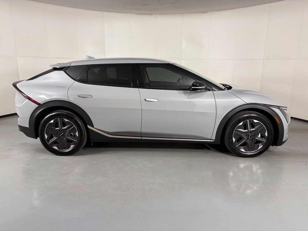 New 2026 Kia EV6 Light RWD image 10